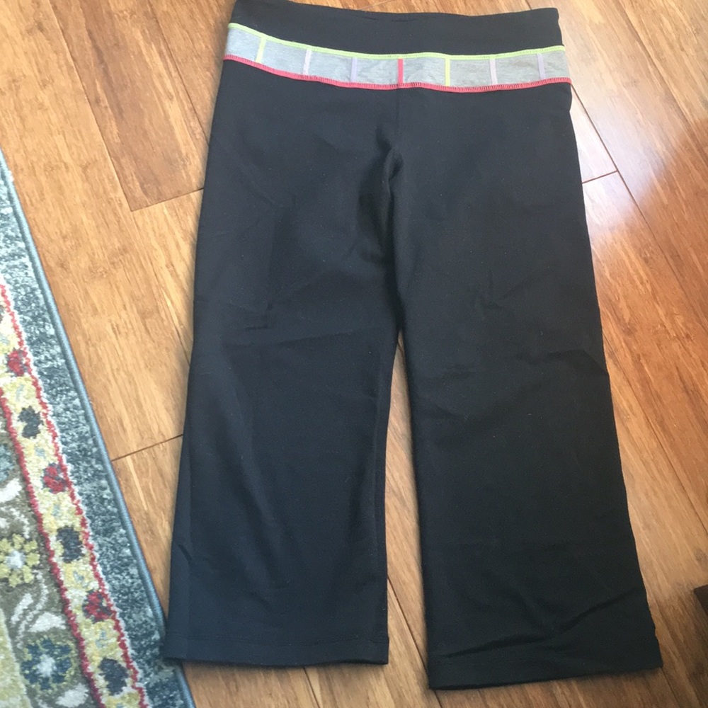 Lululemon reversible crops - Picture 2 of 3